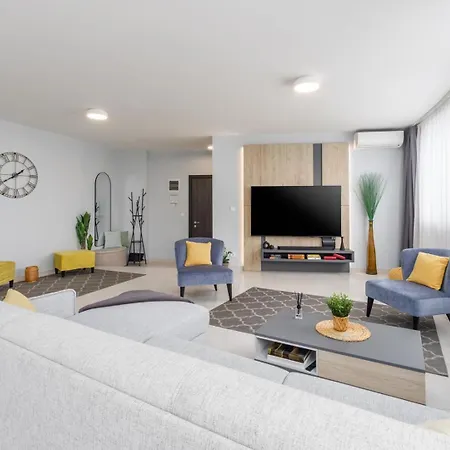 Lumare Seafront Penthouse Apartmán *