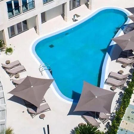 Lumare Seafront Penthouse *