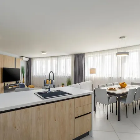 Lumare Seafront Penthouse 公寓