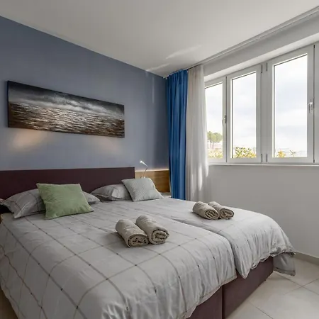 Lumare Seafront Penthouse *