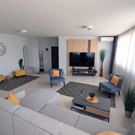 Apartmán Lumare Seafront Penthouse *