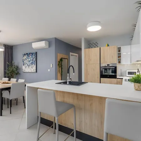 Lumare Seafront Penthouse *