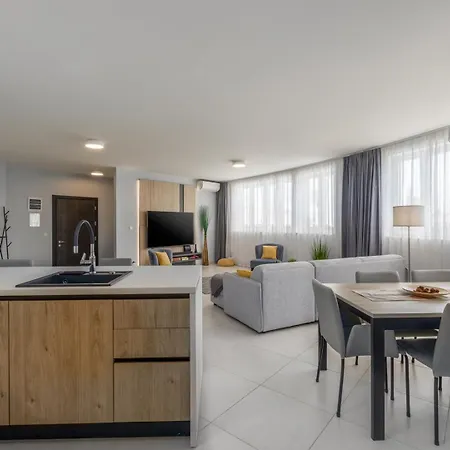 Lumare Seafront Penthouse 公寓