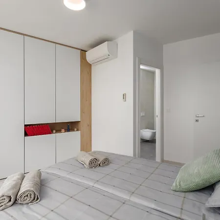 Lumare Seafront Penthouse Apartmán *