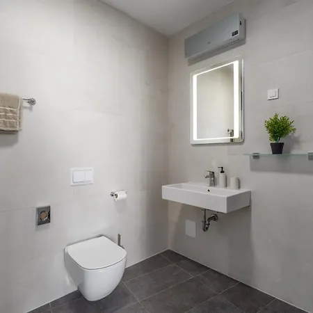 Lumare Seafront Penthouse Umag