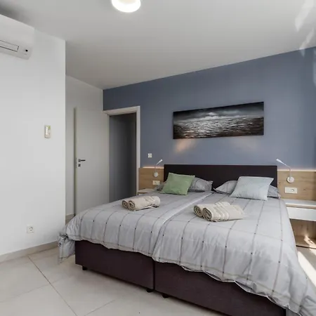 Lumare Seafront Penthouse Apartmán Umag